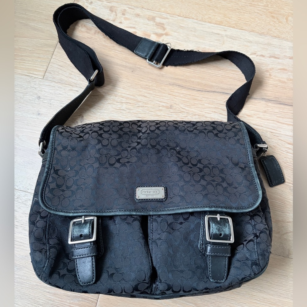 Coach Black Signature Canvas Messenger Bag Shoulder Crossbody PurseF70283 Unisex